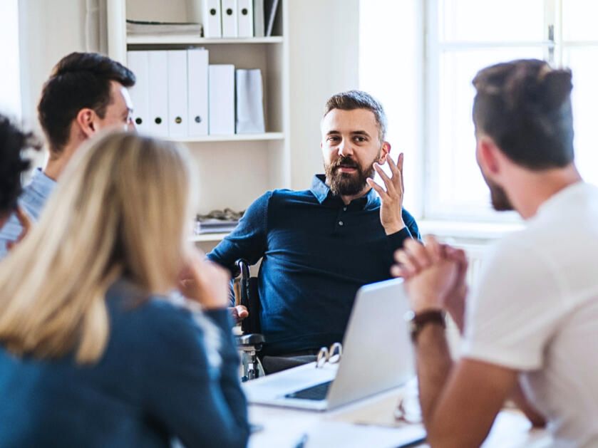 Peer review of US GTM decisions with founders at the same stage Founders in a small peer group reviewing business decisions, sharing experience, and comparing what works and what doesn’t in US go-to-market